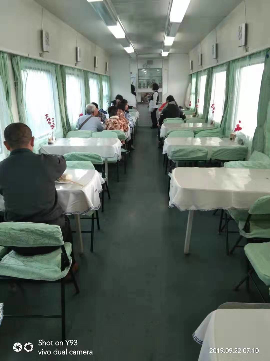 共享美味,共聚畅聊的列车餐厅 共享美味,共聚畅聊的列车餐厅